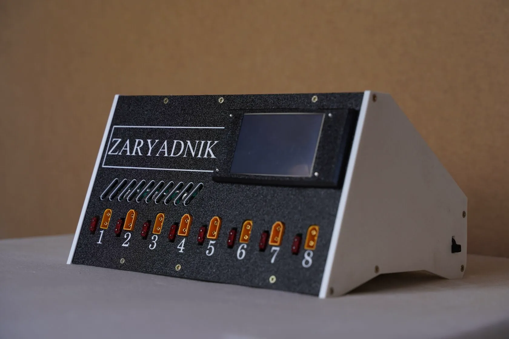 Зарядно-диагностическое устройство ZARYADNIK